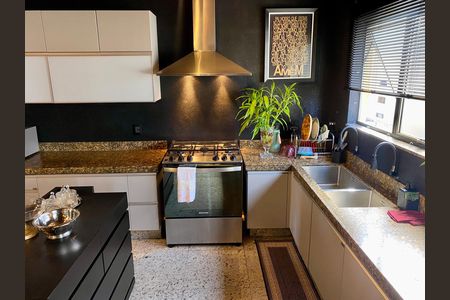 Apartamento à venda com 200m², 3 quartos e 2 vagasCozinha