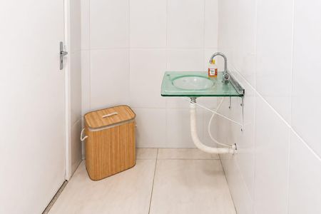 Apartamento para alugar com 47m², 2 quartos e 1 vaga Apartamento para alugar com 47m², 2 quartos e 1 vagaBanheiro