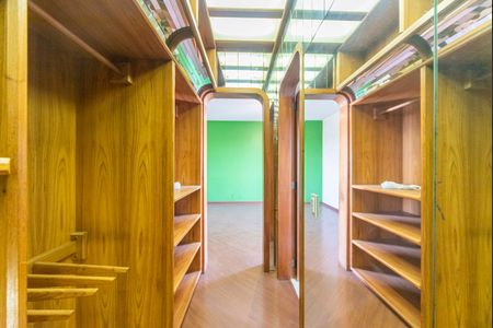 Apartamento à venda com 198m², 4 quartos e 3 vagasCloset do quarto 1