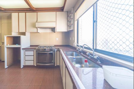 Apartamento à venda com 198m², 4 quartos e 3 vagasCozinha 