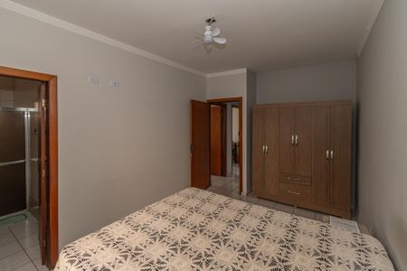 Casa à venda com 111m², 3 quartos e 6 vagas Casa à venda com 111m², 3 quartos e 6 vagasSuite