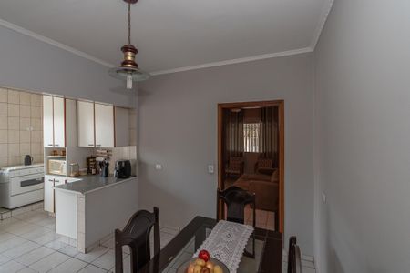Casa à venda com 111m², 3 quartos e 6 vagas Casa à venda com 111m², 3 quartos e 6 vagasSala de Jantar