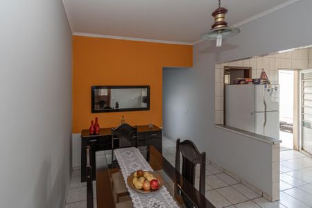 Casa à venda com 111m², 3 quartos e 6 vagas Casa à venda com 111m², 3 quartos e 6 vagasSala de Jantar