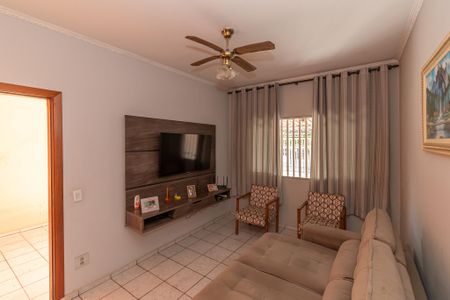 Casa à venda com 111m², 3 quartos e 6 vagas Casa à venda com 111m², 3 quartos e 6 vagasSala de Estar