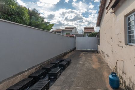 Quintal  de casa à venda com 3 quartos, 111m² em Parque Bandeirantes I (nova Veneza), Sumaré
