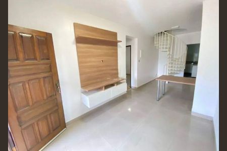 Sala de casa para alugar com 3 quartos, 117m² em Teixeira Dias, Belo Horizonte