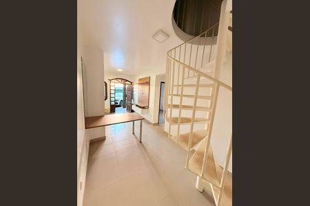 Sala de casa para alugar com 3 quartos, 117m² em Teixeira Dias, Belo Horizonte