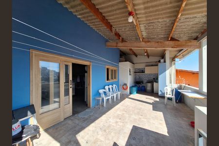 Varanda de casa à venda com 4 quartos, 200m² em Jardim Peri, São Paulo