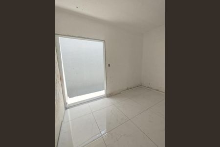 Casa à venda com 2 quartos, 75m² em Parque Xangri-Lá, Contagem