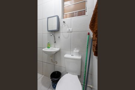 Banheiro de kitnet/studio para alugar com 1 quarto, 30m² em Centro, Campinas