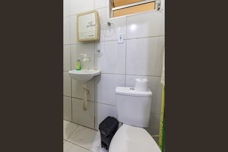 Banheiro de kitnet/studio para alugar com 1 quarto, 30m² em Centro, Campinas