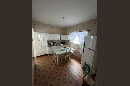 Casa à venda com 180m², 4 quartos e 4 vagas