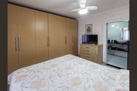 Casa à venda com 3 quartos, 200m² em Vila Mirante, São Paulo
