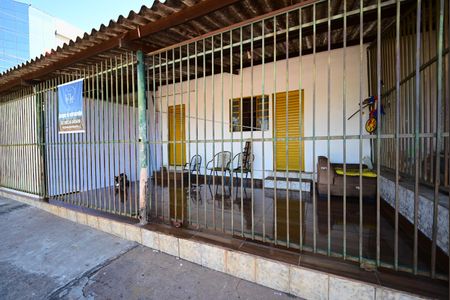 Casa à venda com 432m², 11 quartos e 2 vagas Casa à venda com 432m², 11 quartos e 2 vagasFachada