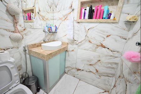 Casa à venda com 432m², 11 quartos e 2 vagas Casa à venda com 432m², 11 quartos e 2 vagasBanheiro social