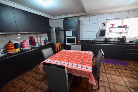 Casa à venda com 432m², 11 quartos e 2 vagas Casa à venda com 432m², 11 quartos e 2 vagasCozinha