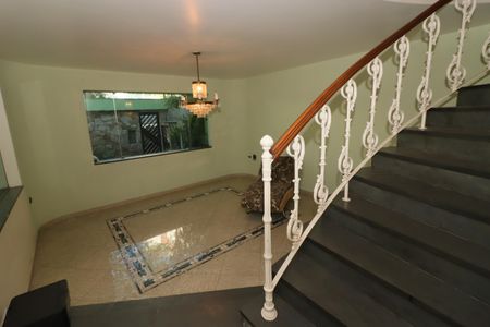 Casa à venda com 300m², 3 quartos e 2 vagasSala