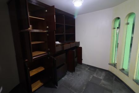 Casa à venda com 300m², 3 quartos e 2 vagasSala