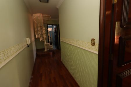 Casa à venda com 300m², 3 quartos e 2 vagasCorredor