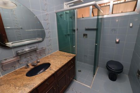 Casa à venda com 300m², 3 quartos e 2 vagasBanheiro 2