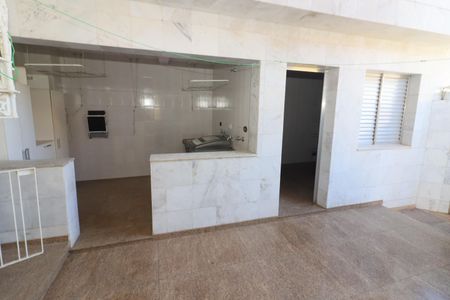 Casa à venda com 300m², 3 quartos e 2 vagasÁrea de Serviço