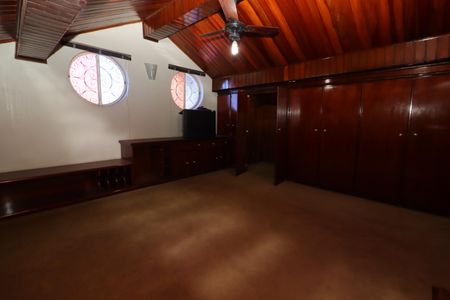 Casa à venda com 300m², 3 quartos e 2 vagasSótão