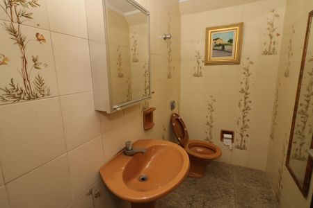 Casa à venda com 300m², 3 quartos e 2 vagasLavabo