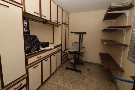 Casa à venda com 300m², 3 quartos e 2 vagasQuarto de Serviço