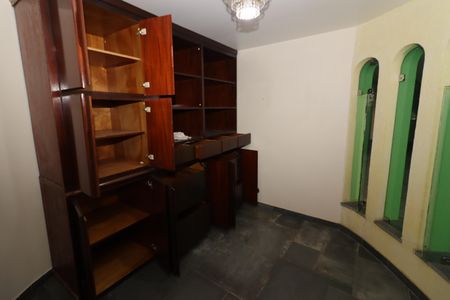 Casa à venda com 300m², 3 quartos e 2 vagasSala