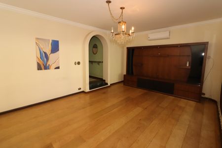 Casa à venda com 300m², 3 quartos e 2 vagasSala