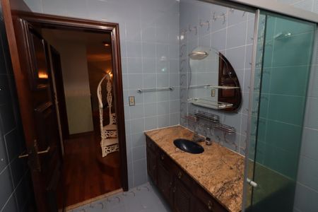 Casa à venda com 300m², 3 quartos e 2 vagasBanheiro 2