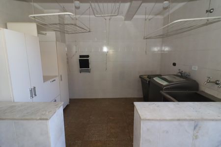 Casa à venda com 300m², 3 quartos e 2 vagasÁrea de Serviço