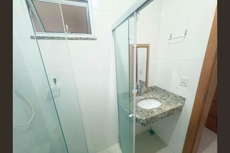 Banheiro social de kitnet/studio para alugar com 1 quarto, 30m² em Setor Oeste, Goiânia