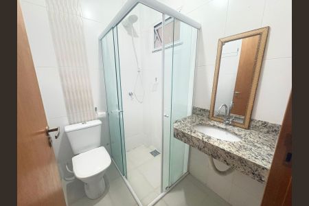 Banheiro social de kitnet/studio para alugar com 1 quarto, 30m² em Setor Oeste, Goiânia