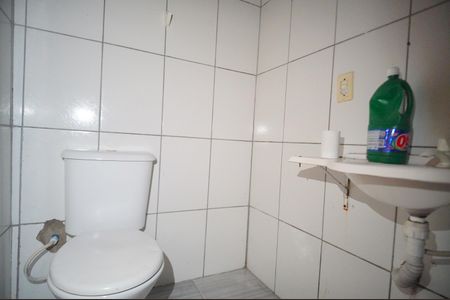 Casa para alugar com 79m², 2 quartos e 2 vagasBanheiro