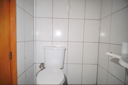 Casa para alugar com 79m², 2 quartos e 2 vagasBanheiro
