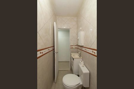 Banheiro de casa para alugar com 1 quarto, 25m² em Jardim Itapemirim, São Paulo