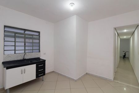 Cozinha de casa para alugar com 1 quarto, 25m² em Jardim Itapemirim, São Paulo