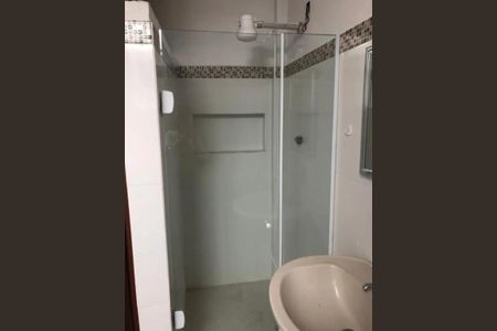 Banheiro de apartamento para alugar com 1 quarto, 58m² em Vila Ipiranga, Porto Alegre
