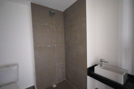 Banheiro de kitnet/studio para alugar com 1 quarto, 25m² em Cidade Monções, São Paulo