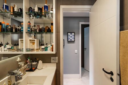 Apartamento à venda com 75m², 2 quartos e 2 vagas Apartamento à venda com 75m², 2 quartos e 2 vagasBanheiro