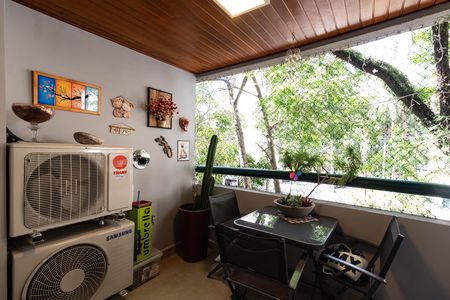 Apartamento à venda com 75m², 2 quartos e 2 vagas Apartamento à venda com 75m², 2 quartos e 2 vagasVaranda