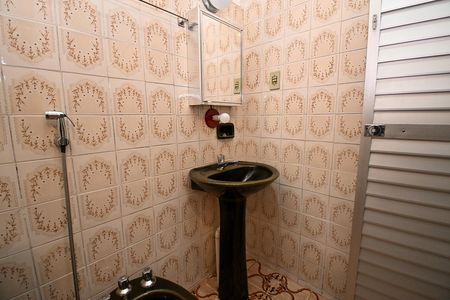 Banheiro de casa para alugar com 4 quartos, 402m² em Vila Cristina, Contagem