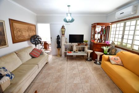 Casa para alugar com 202m², 3 quartos e 4 vagasSala