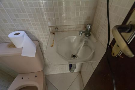 Casa para alugar com 300m², 3 quartos e 2 vagas Casa para alugar com 300m², 3 quartos e 2 vagasBanheiro de serviço