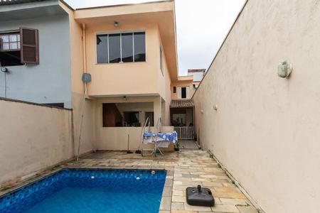 Casa para alugar com 300m², 3 quartos e 2 vagas Casa para alugar com 300m², 3 quartos e 2 vagasPiscina