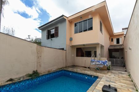 Casa para alugar com 300m², 3 quartos e 2 vagas Casa para alugar com 300m², 3 quartos e 2 vagasPiscina