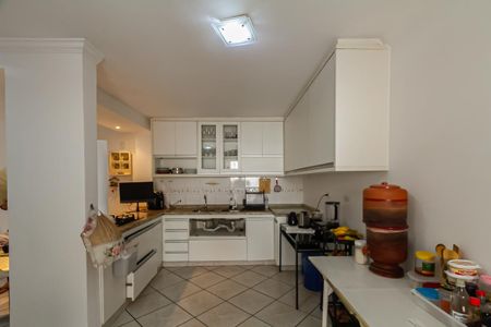 Casa para alugar com 300m², 3 quartos e 2 vagas Casa para alugar com 300m², 3 quartos e 2 vagasCozinha