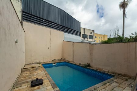 Casa para alugar com 300m², 3 quartos e 2 vagas Casa para alugar com 300m², 3 quartos e 2 vagasPiscina