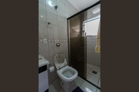 Casa para alugar com 300m², 3 quartos e 2 vagas Casa para alugar com 300m², 3 quartos e 2 vagasBanheiro da Suíte 1